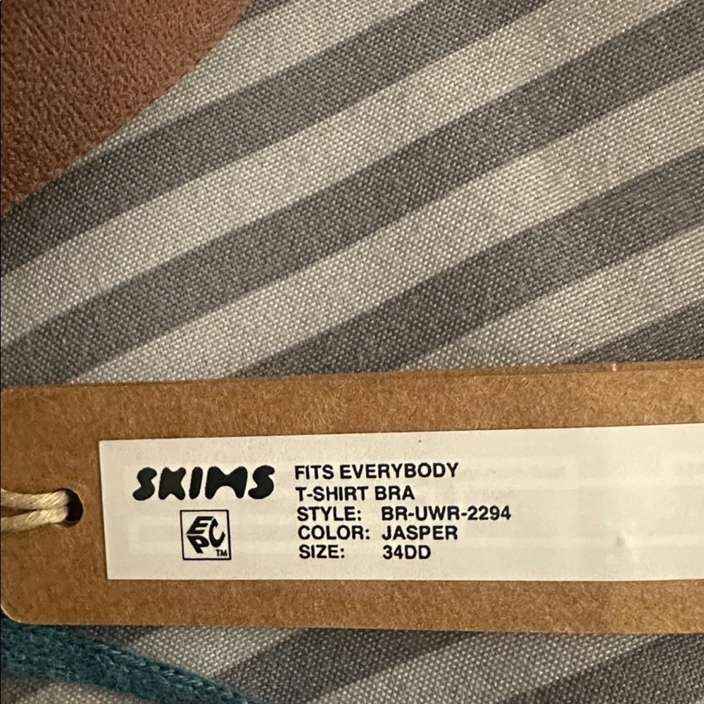 Skims T-Shirt Bra‎ - Picture 5 of 8